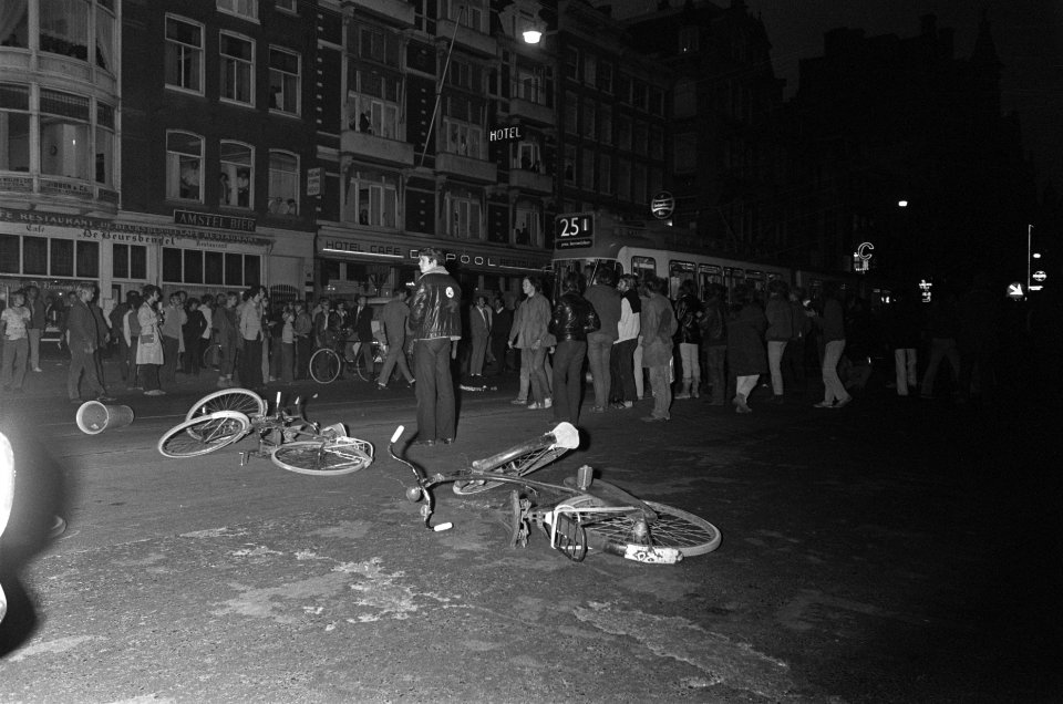 Rellen in Amsterdam bij de Dam, Bestanddeelnr 923-7837