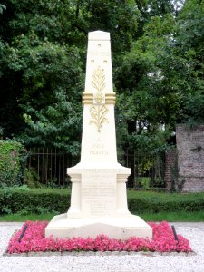 Remaucourt (Aisne) monument aux morts
