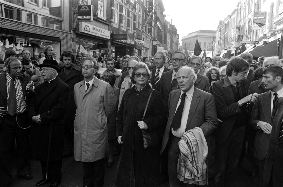 Regering demonstreert tegen doodvonnissen in Spanje in Utrecht op straat mgr , Bestanddeelnr 928-1745