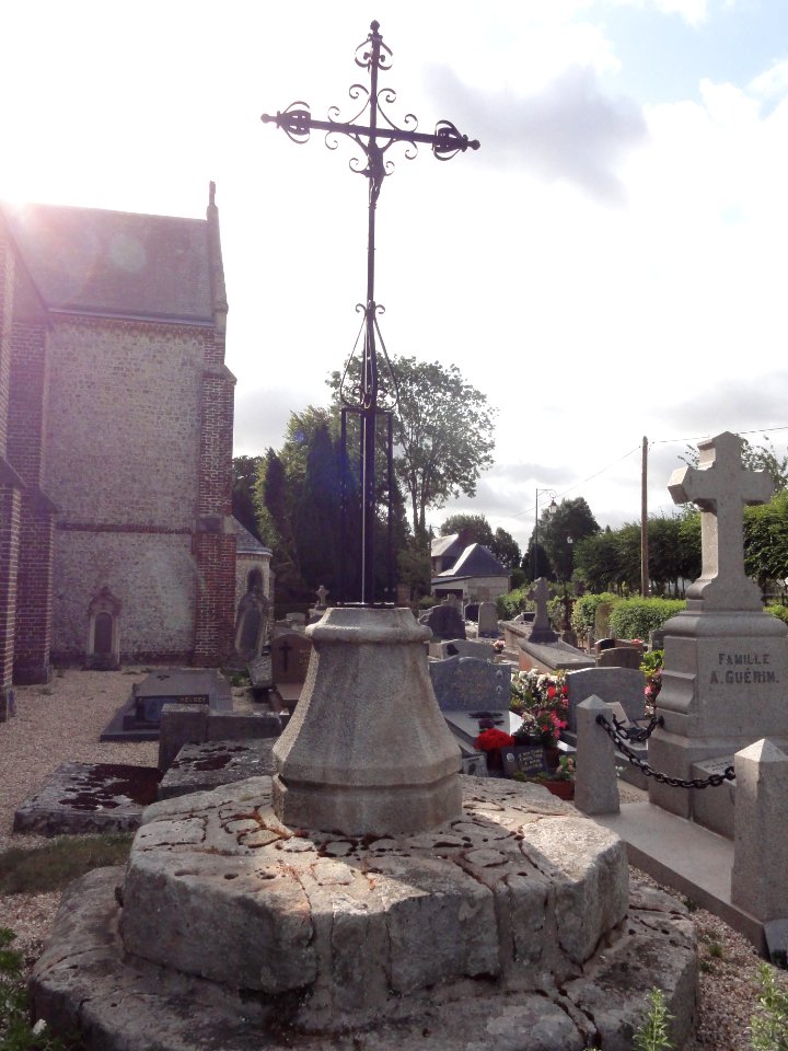 Robertot (Seine-Mar.) croix du cimetière