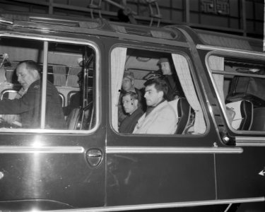 Reims in Rotterdam, aankomst elftal, spelers in de bus, Bestanddeelnr 914-9159