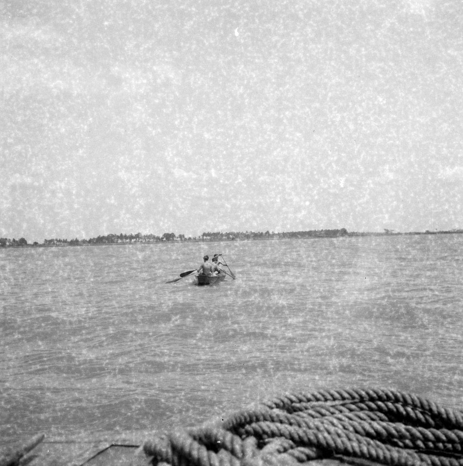 Roeiboot gefotografeerd vanaf een schip, Bestanddeelnr 8292