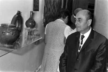 Roemeense ambassadeur dr G Elian opent tentoonstelling Roemeense volkskunst in, Bestanddeelnr 924-8511