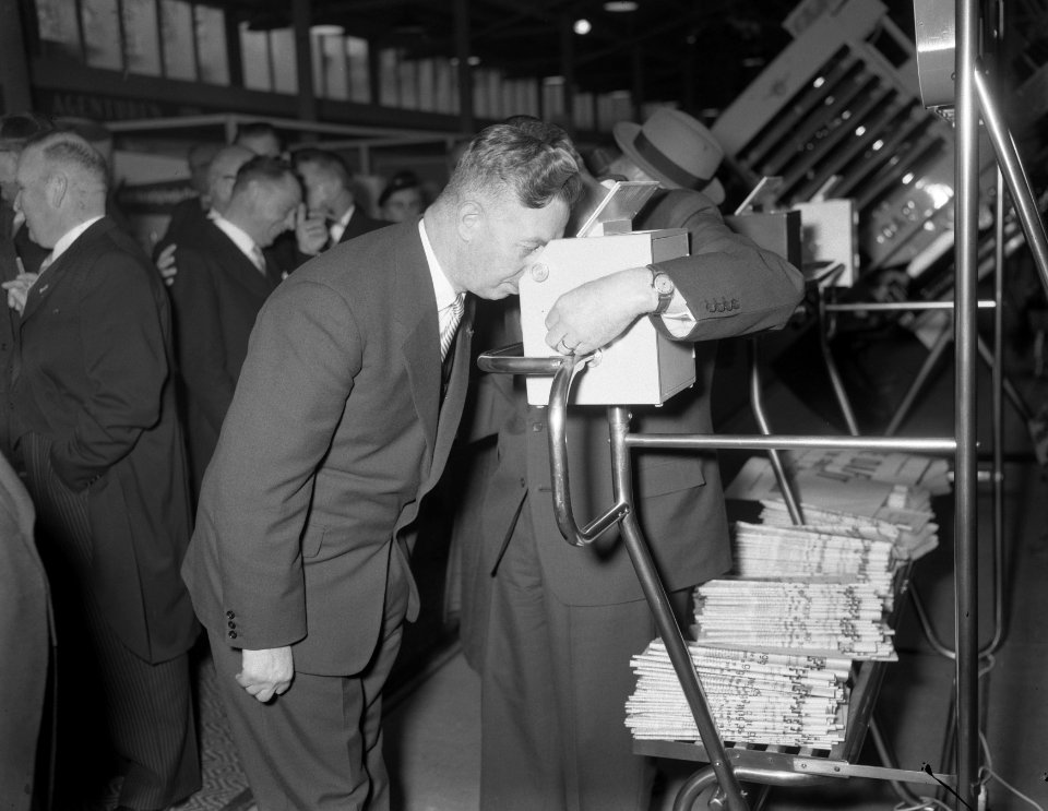 Minister Algara opende de 343 bedrijfsautotentoonstelling in RAI Amsterdam, Bestanddeelnr 906-9659