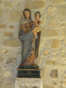 Roche d'Agoux (Puy-de-Dôme) église statue Sainte Marie avec Jésus