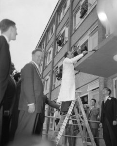 Minister Cals opent studentenflats in Delft, Bestanddeelnr 909-5332