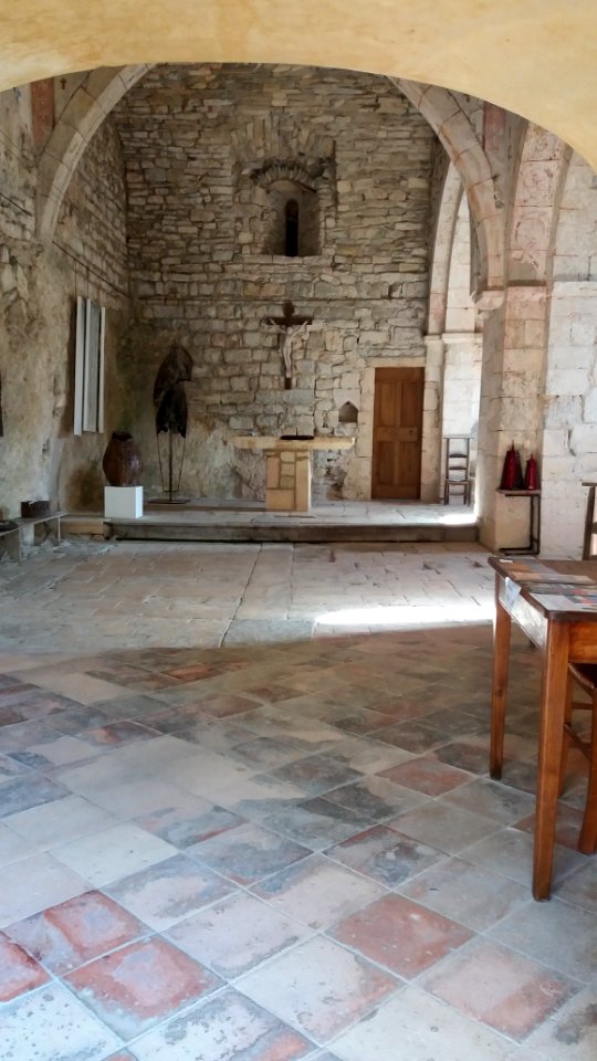 Rochecolombe - chapelle Saint-Barthélemy - intérieur