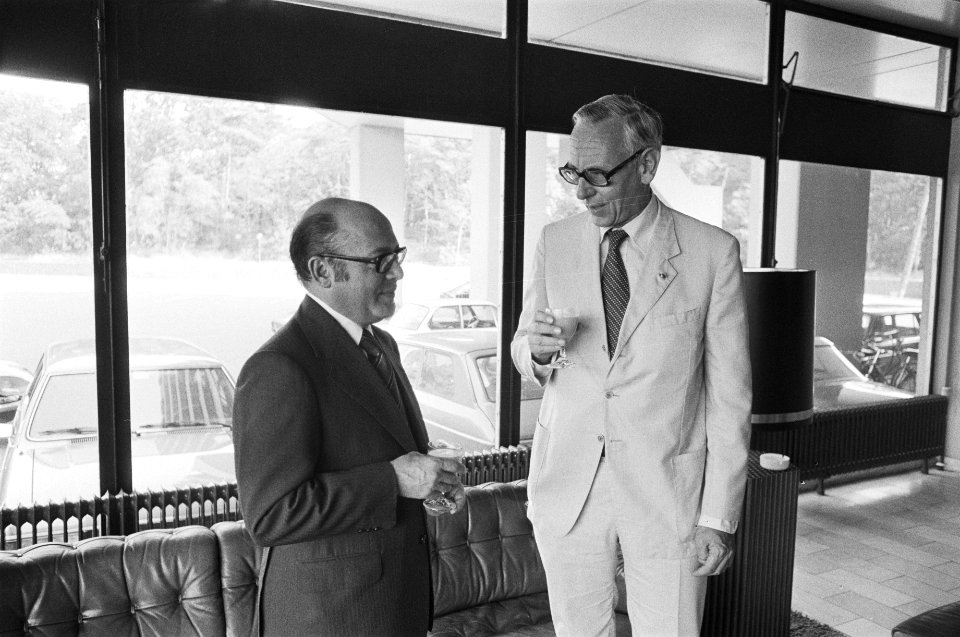 Minister Van der Stoel begroet Escovar Salom, Bestanddeelnr 929-2546
