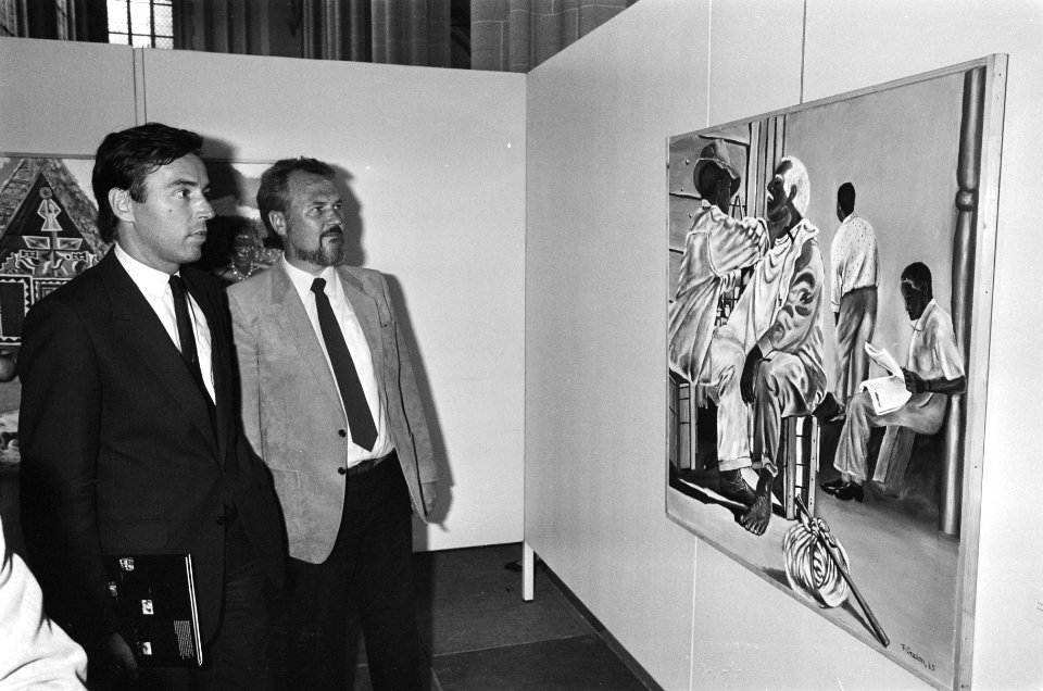Minister Brinkman opent tentoonstelling van Surinaamse kunstenaars in Nieuwe Ker, Bestanddeelnr 933-4157