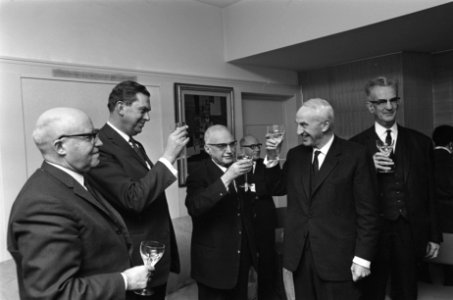 Minister Biesheuvel opent actie Help Israel verder bouwen , opdracht heer Sijes, Bestanddeelnr 920-9819