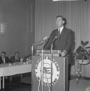 Minister Biesheuvel tijdens zijn rede op Congres van Europese Beweging in Hilton, Bestanddeelnr 917-8594