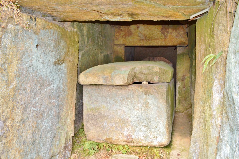 Mitoshiro Kofun, zenshitsu-4