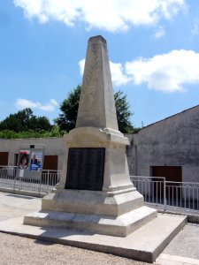 Mirambeau (Charente-Maritime) monument aux morts