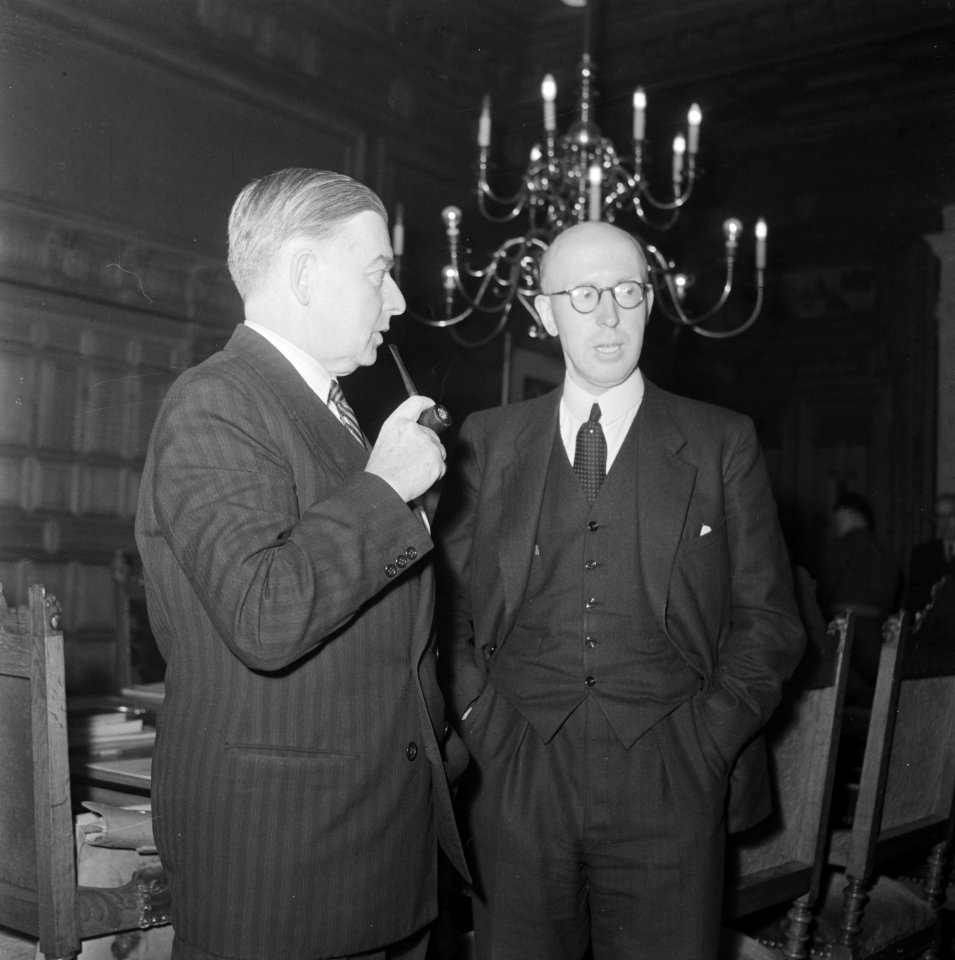 Ministerraad bijeen Ministers JM De Booy (Marine en Scheepvaart) en Lieftinck , Bestanddeelnr 900-8613