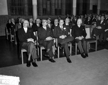 Mexicodag te Rotterdam met Prins Bernhard Van links burgemeester Van Walsum, am, Bestanddeelnr 908-0063