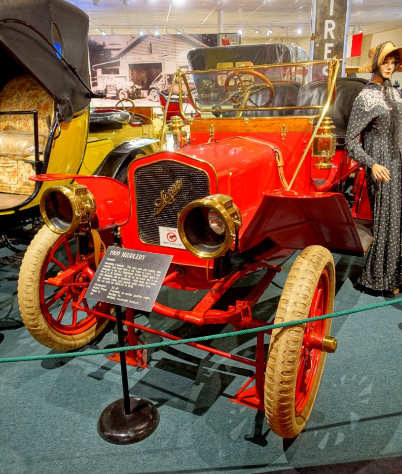 Middleby roadster, 1909, made by Middleby Automobile Co., Reading, Pennsylvania, 20 HP, 4 cylinder, gasoline enginer - Luray Caverns Car and Carriage Museum - Luray, Virginia - DSC01245