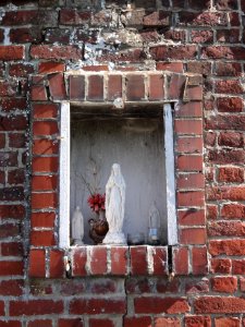 Mecquignies (Nord, Fr) chapelle (niche)