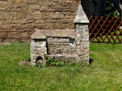 Minitur der Wasserburg Niederroßla neben der Wasserburg Niederroßla