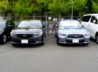 Mazda ATENZA XD L Package (GJ) & Nissan SKYLINE 350GT HYBRID Type P (V37) front