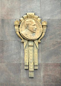 Medallion of Charles F. Brush - Cleveland Arcade - Cleveland, Ohio - DSC07971