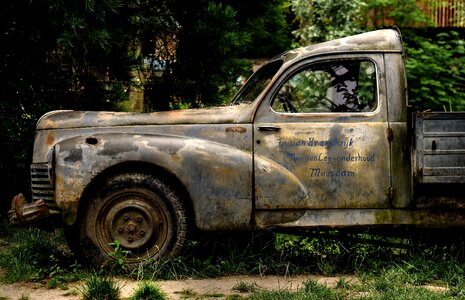 Car wreck oldtimer corroded