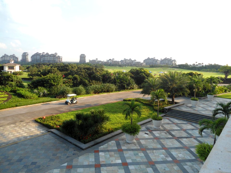 Mission Hills Haikou - course in front of clubhouse - 03