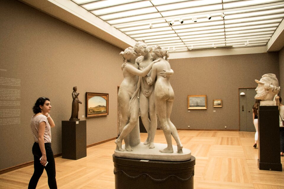 Museum history sculpture