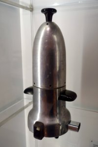 Milk bottle warmer, Sunbeam Corporation, Chicago USA, 1946, aluminum, bakelite, chrome-plated brass - Museum für Angewandte Kunst Köln - Cologne, Germany - DSC09510