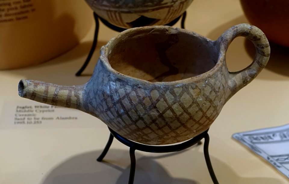 Miniature spouted bowl, White Painted II Ware, Middle Cypriot - Harvard Semitic Museum - Cambridge, MA - DSC06303