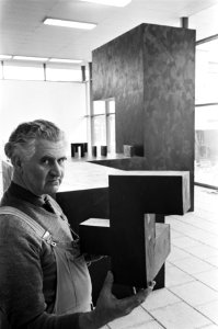 Minimal Art in Haags Gemeentelijk Museum. Kubussen van Tony Smith, Bestanddeelnr 921-1797
