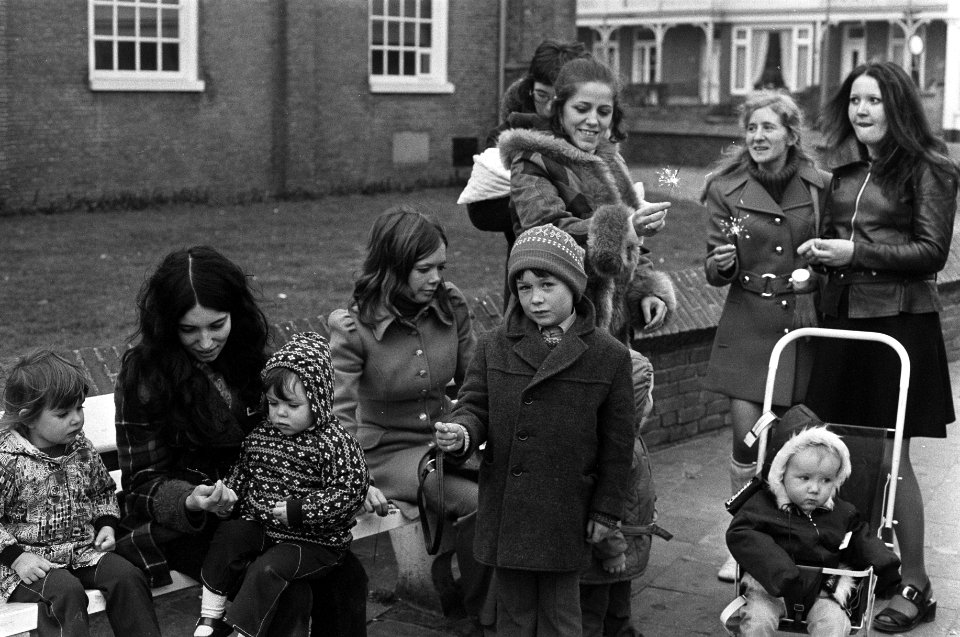 Moeders met kinderen uit Belfast (Noord-Ierland) in Zandvoort voor vakantie, moe, Bestanddeelnr 926-1254
