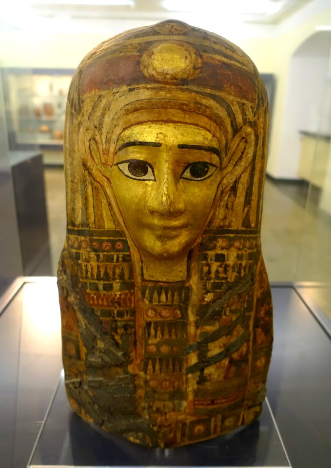 Mummy mask, Egypt. perhaps Hawara, stuccoed, painted, and gilt linen cartonnage, 1st century BC, A 1309 - Martin von Wagner Museum - Würzburg, Germany - DSC05362