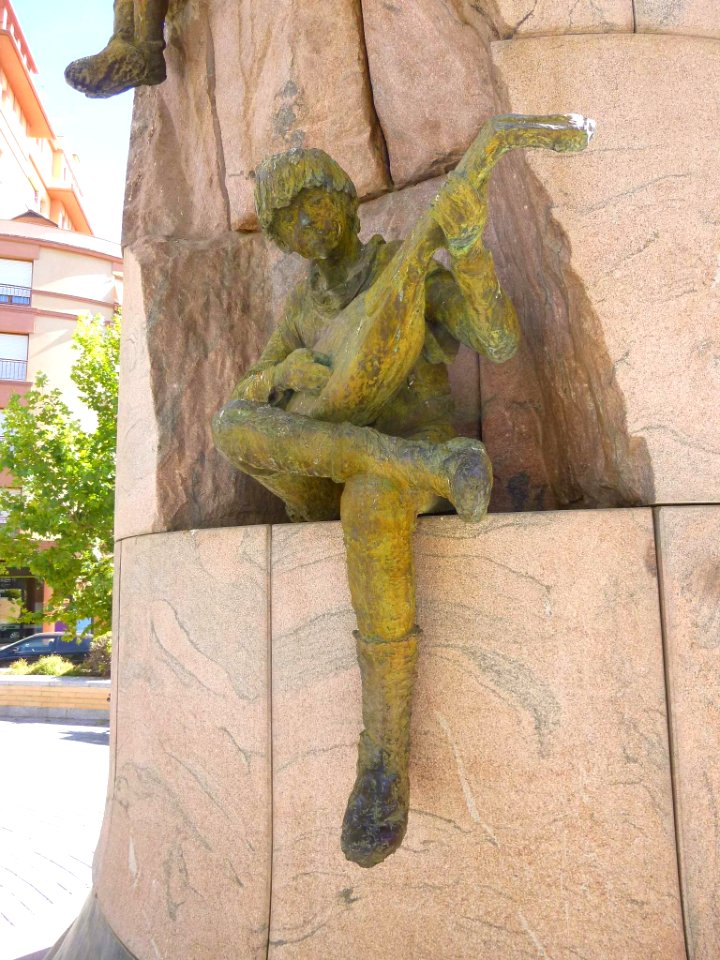Monzón - Monumento a los Templarios 3