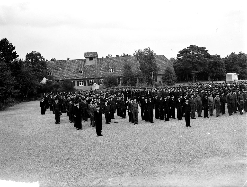MOC Hilversum. Matrozen aangetreden, Bestanddeelnr 903-0194