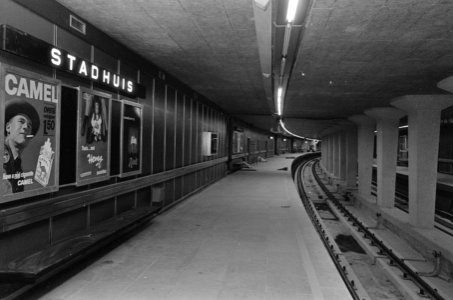 Metrobouw te Rotterdam, station Stadhuis-perron is al bijna gereed inclusief rec, Bestanddeelnr 920-1923