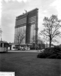 Modern kantoor- en flatgebouw in het centrum van Dusseldorf, Bestanddeelnr 910-2873