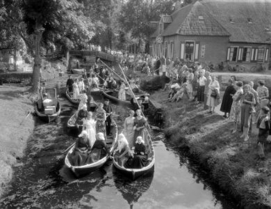 Modeshow in punters Giethoorn Nederlandse textiel, Bestanddeelnr 906-5851