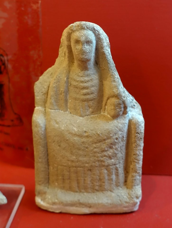 Mother and child votive plaque (kourotrophos), Cypro-Classical, limestone, 1995.10.837 - Cesnola Collection, Harvard Semitic Museum - Cambridge, MA - DSC06328