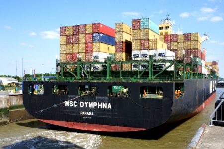 MSC Dymphna - IMO 9110391 into Zandvlietsluis, Port of Antwerp, Belgium, pic11