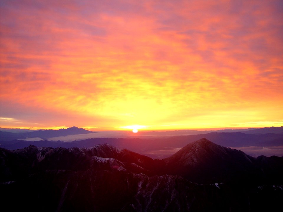 Mount Jonen from Mount Yari and sunrise 2003-10-5