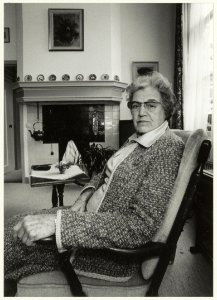 Mevr. Andrea Scheepers, bewoonster Hofje van Noblet, NL-HlmNHA 54032119