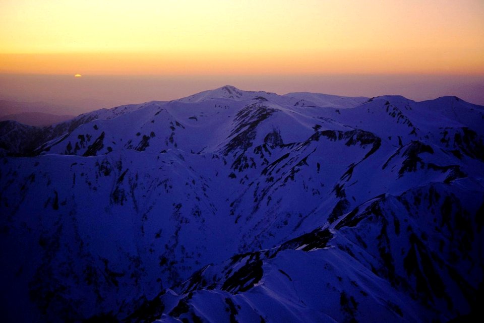 Mount Kurobegoro from Mount Yari 1995-05-04