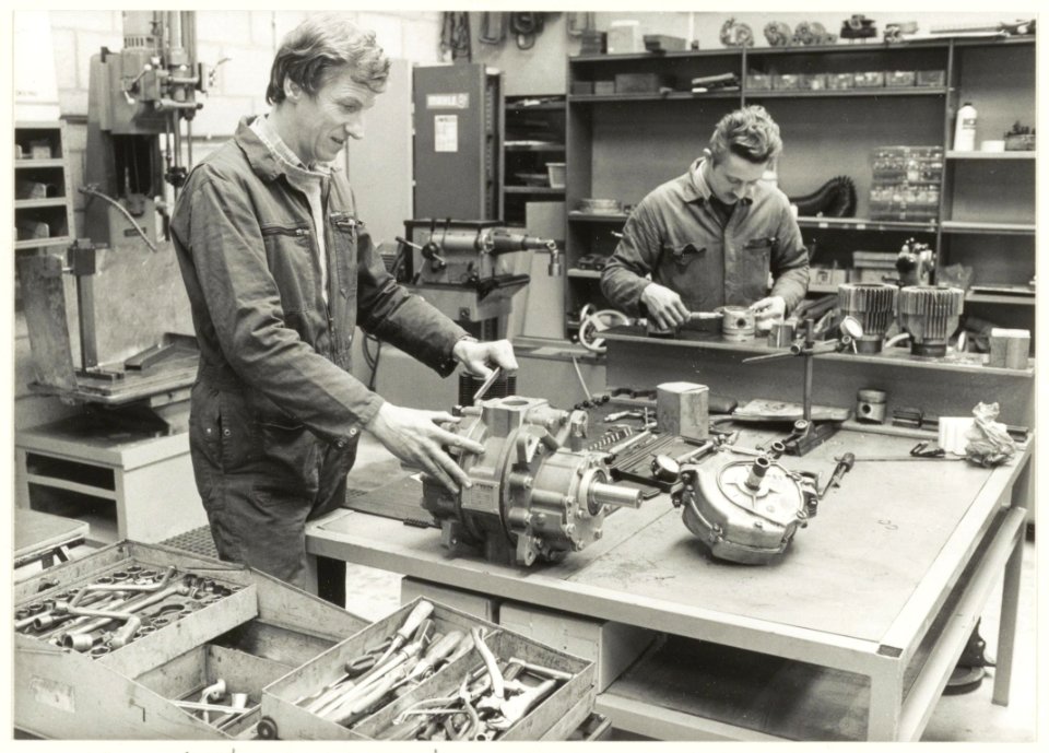 Motorrevisiebedrijf Perfect Parts b.v. in de Waarderpolder. NL-HlmNHA 54015299