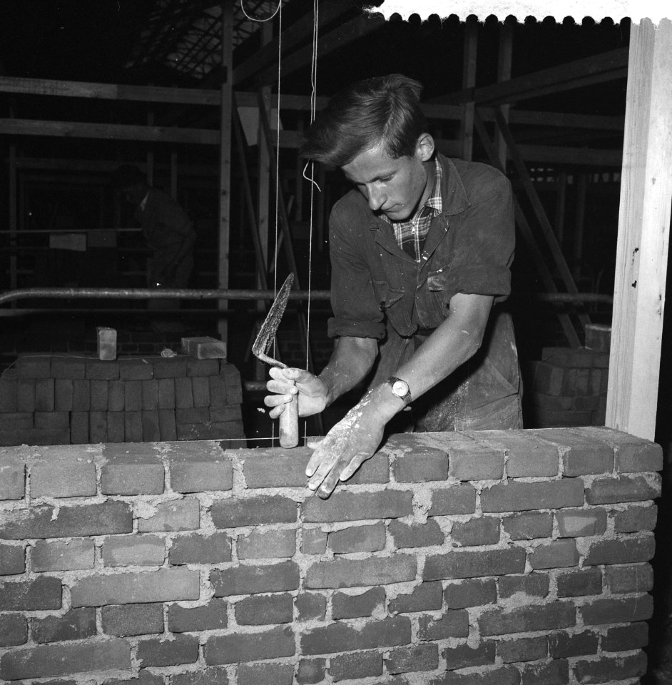 Metsel- en stratenmakerswedstrijd in de Ahoyhal te Rotterdam, Bestanddeelnr 910-4833