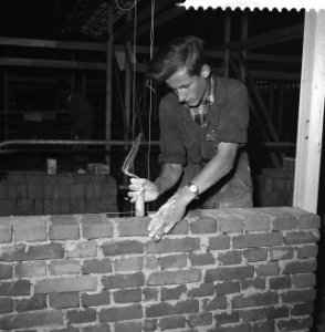 Metsel- en stratenmakerswedstrijd in de Ahoyhal te Rotterdam, Bestanddeelnr 910-4833