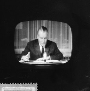 Mr. Slotenmaker (voorzitter Avro) vanaf televisie, Bestanddeelnr 917-2116