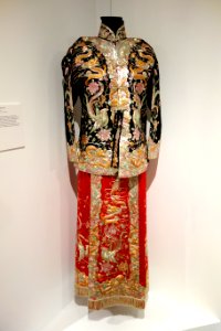 Mother-of-the-bride's wedding outfit, Hong Kong, 1958, silk, gold and silver thread, silver wire - Textile Museum of Canada - DSC00836