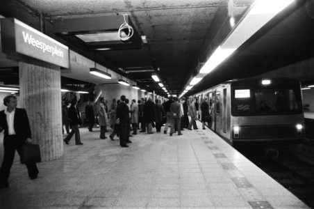 Metrotreinen tijdens proefritten op het baanvlak in de Bijlmermeer waar de baan , Bestanddeelnr 929-3846