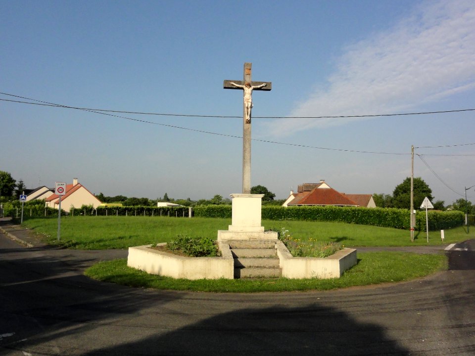 Meurcé (Sarthe) croix D27 ouest