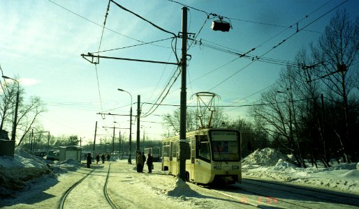 Moscow tram 5272 2004-02 Novogireevo 2